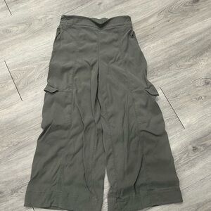 Lululemon Athletica Cargo Capris